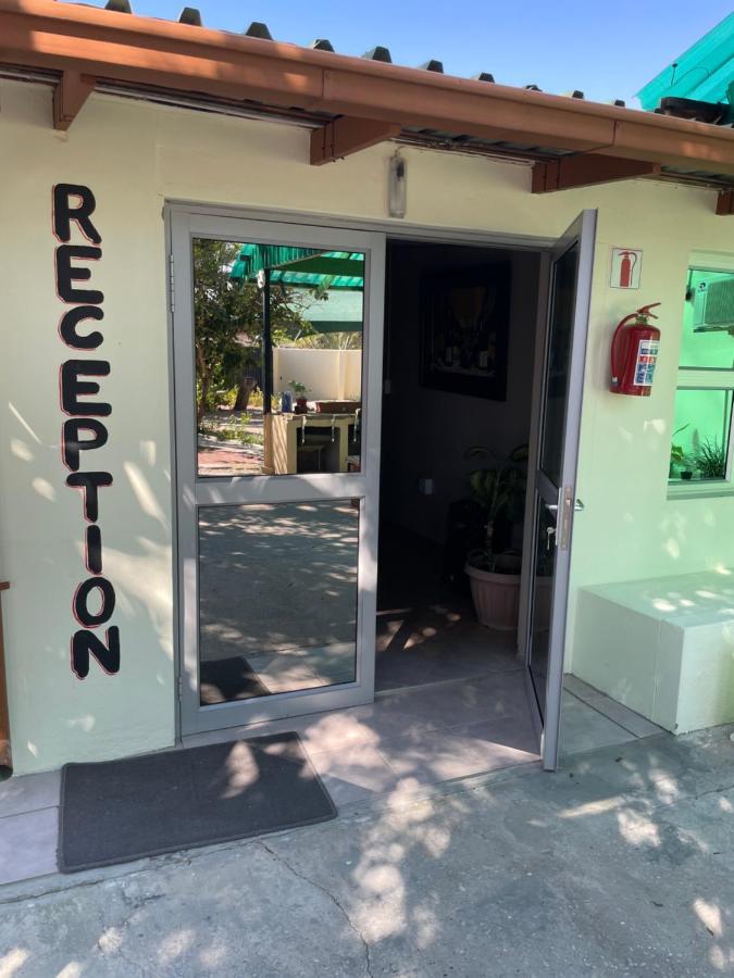 מלון Oshakati Ry Courtyard מראה חיצוני תמונה