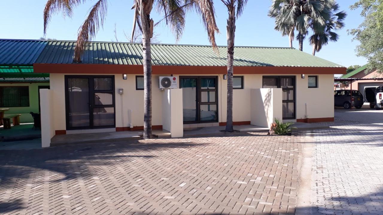 מלון Oshakati Ry Courtyard מראה חיצוני תמונה
